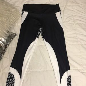 patterned athletic leggings